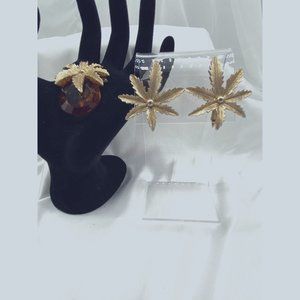 Sarah Coventry Signed Vintage 2 Piece Set Matching Brooch and Clip Earrings Larg